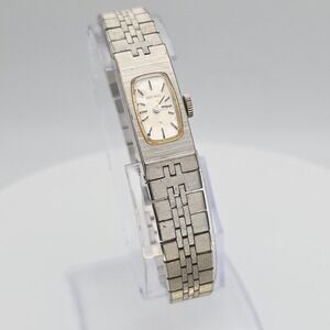 Vtg SEIKO Ladies Watch 1520-3339 Manual Wind Analog Silver Tone Band Dainty